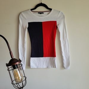 NWOT !! Tommy Hilfiger sweater❤